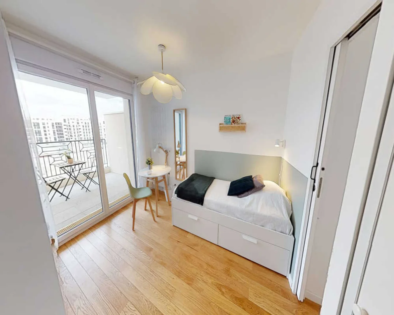 Room for rent in student apartment in , fully furnished