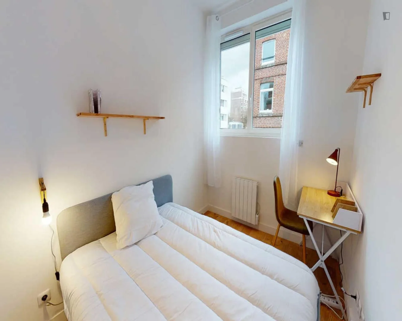 Habitación estudiantil amplia y cómoda en 