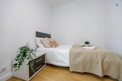 Habitación privada en Carrer de Jaca, imagen 2 de 16