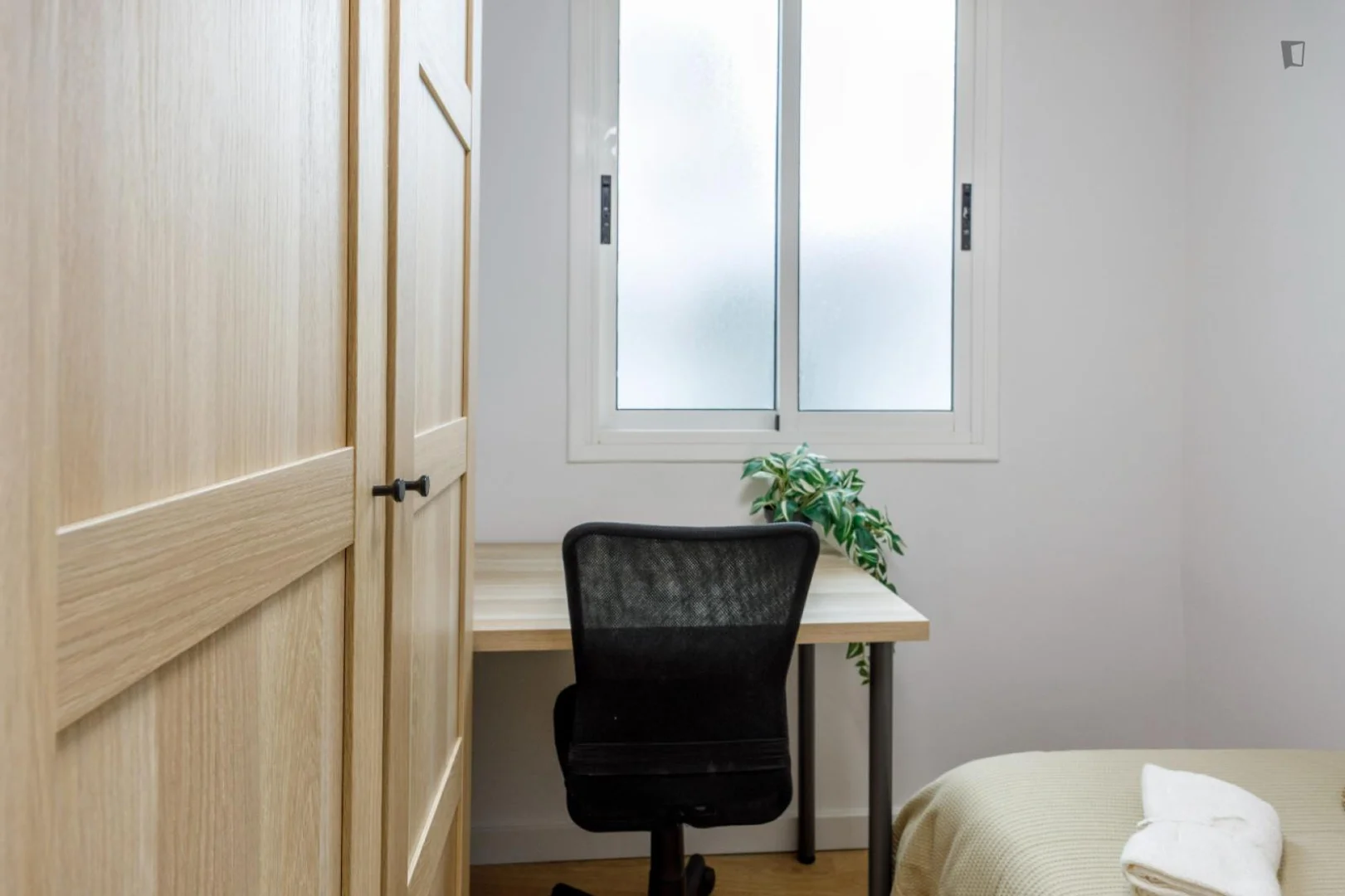 Habitación estudiantil amplia y cómoda en 