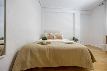 Habitación privada en Carrer de Jaca, imagen 2 de 18