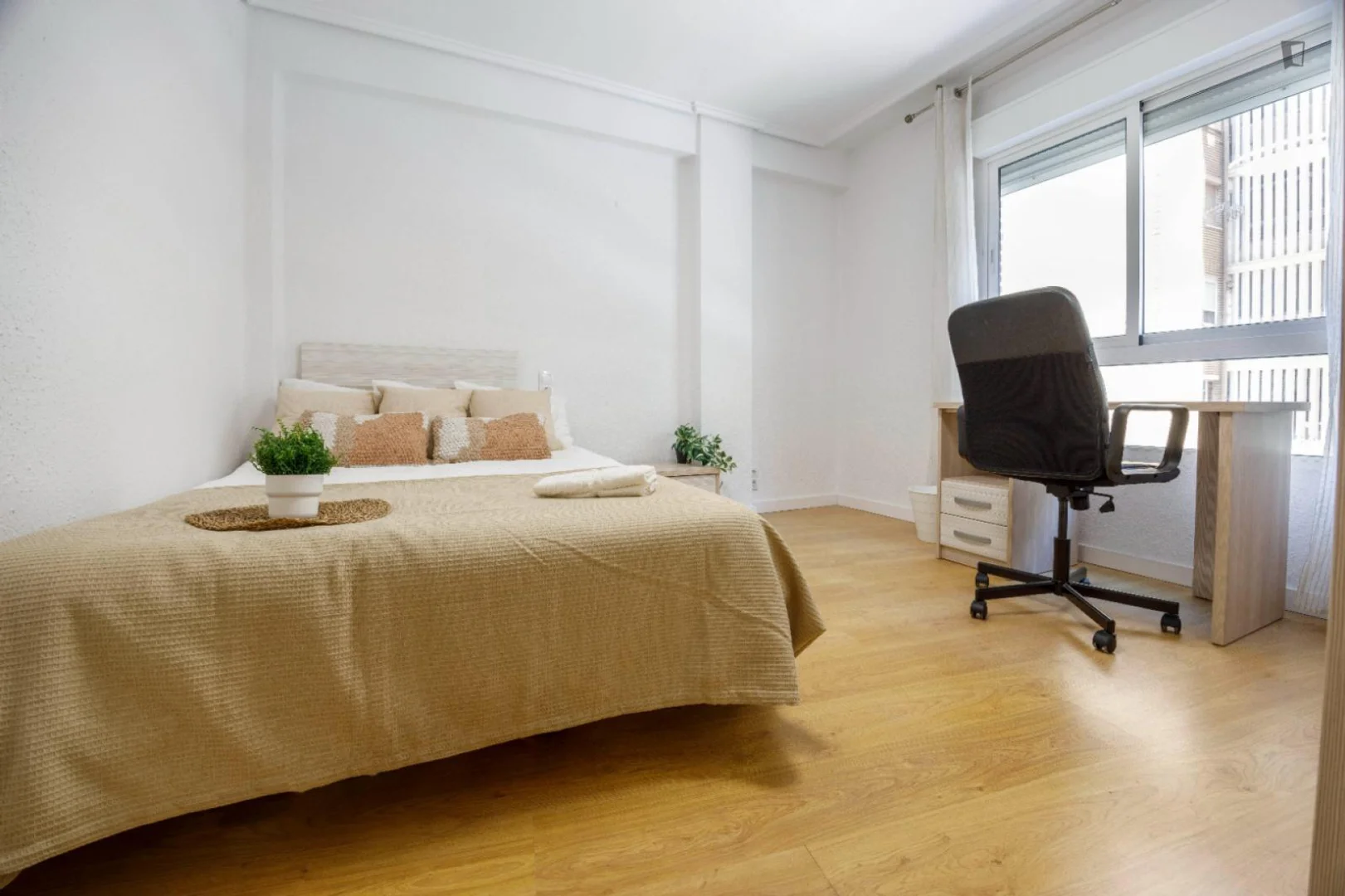 Habitación acogedora para estudiantes disponible en 