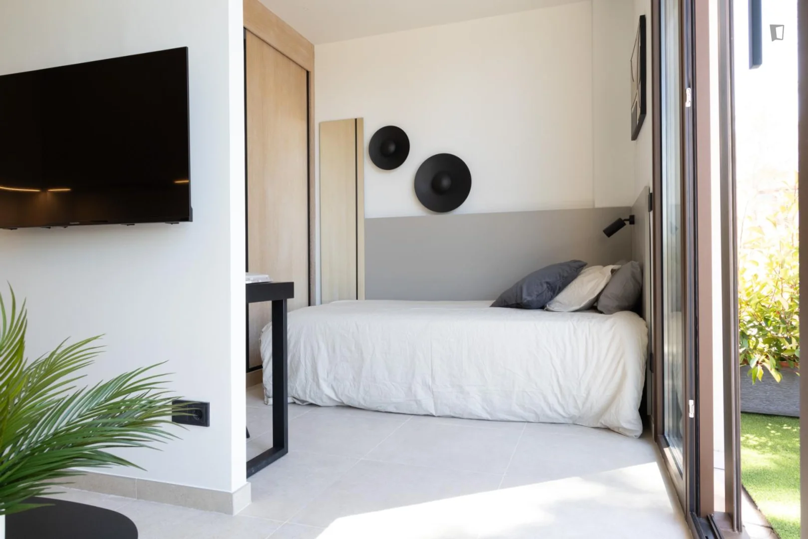 Modern student studio with complete amenities in 