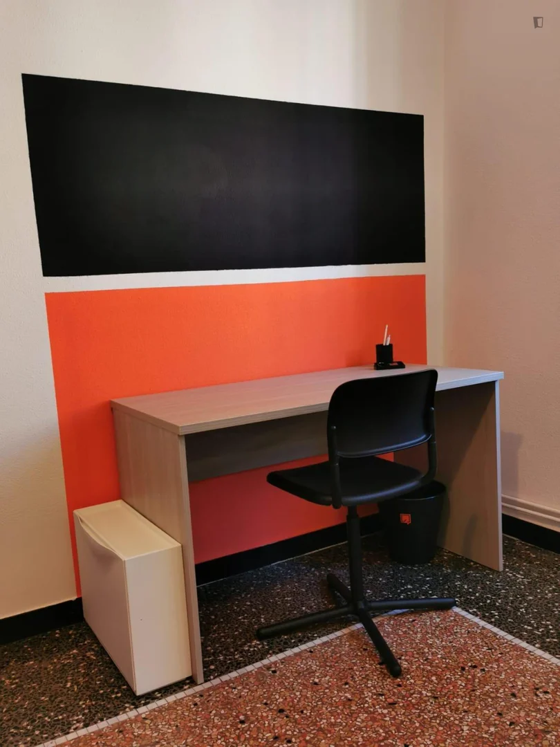 Budget-friendly student room close to campus in 