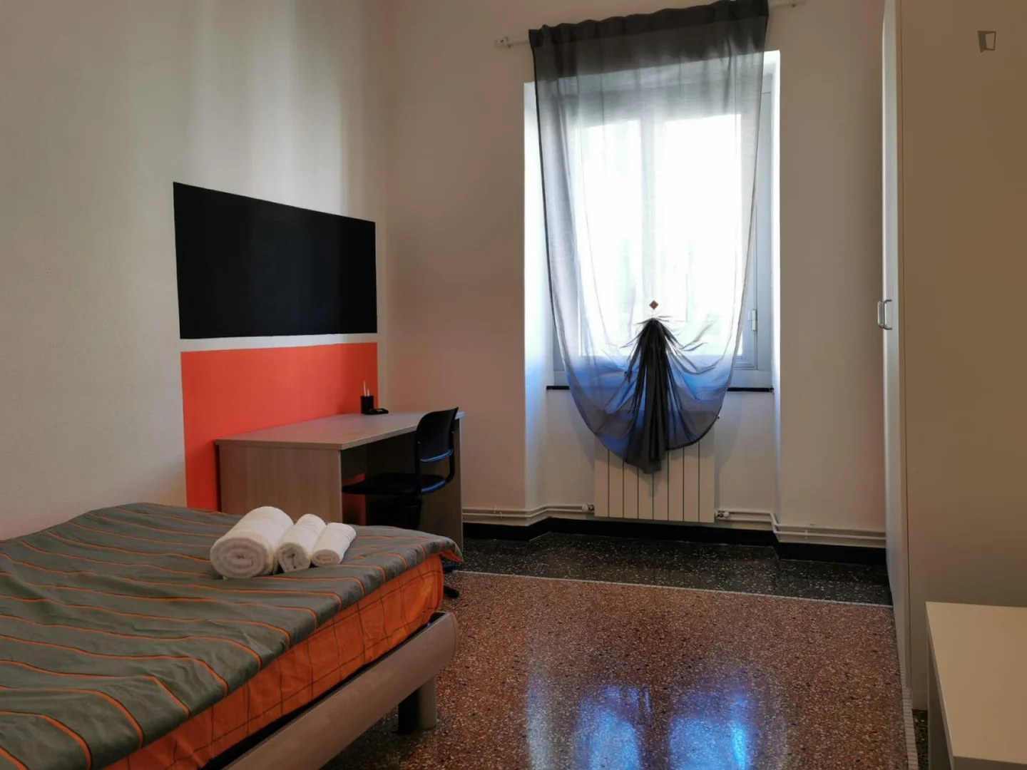 Affordable room for students with ample lighting in 