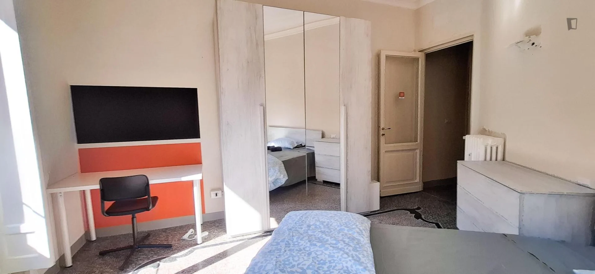 Room for rent in student apartment in , fully furnished
