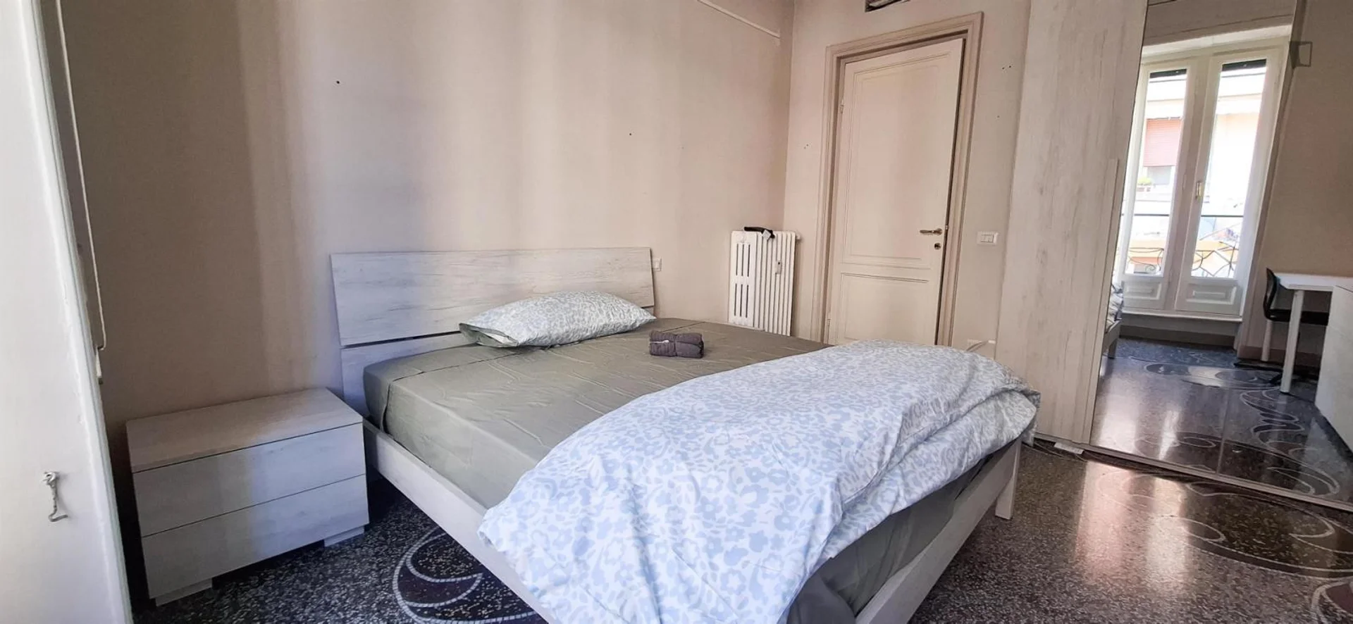 Zimmer in Studentenwohnung in  zu vermieten, voll möbliert