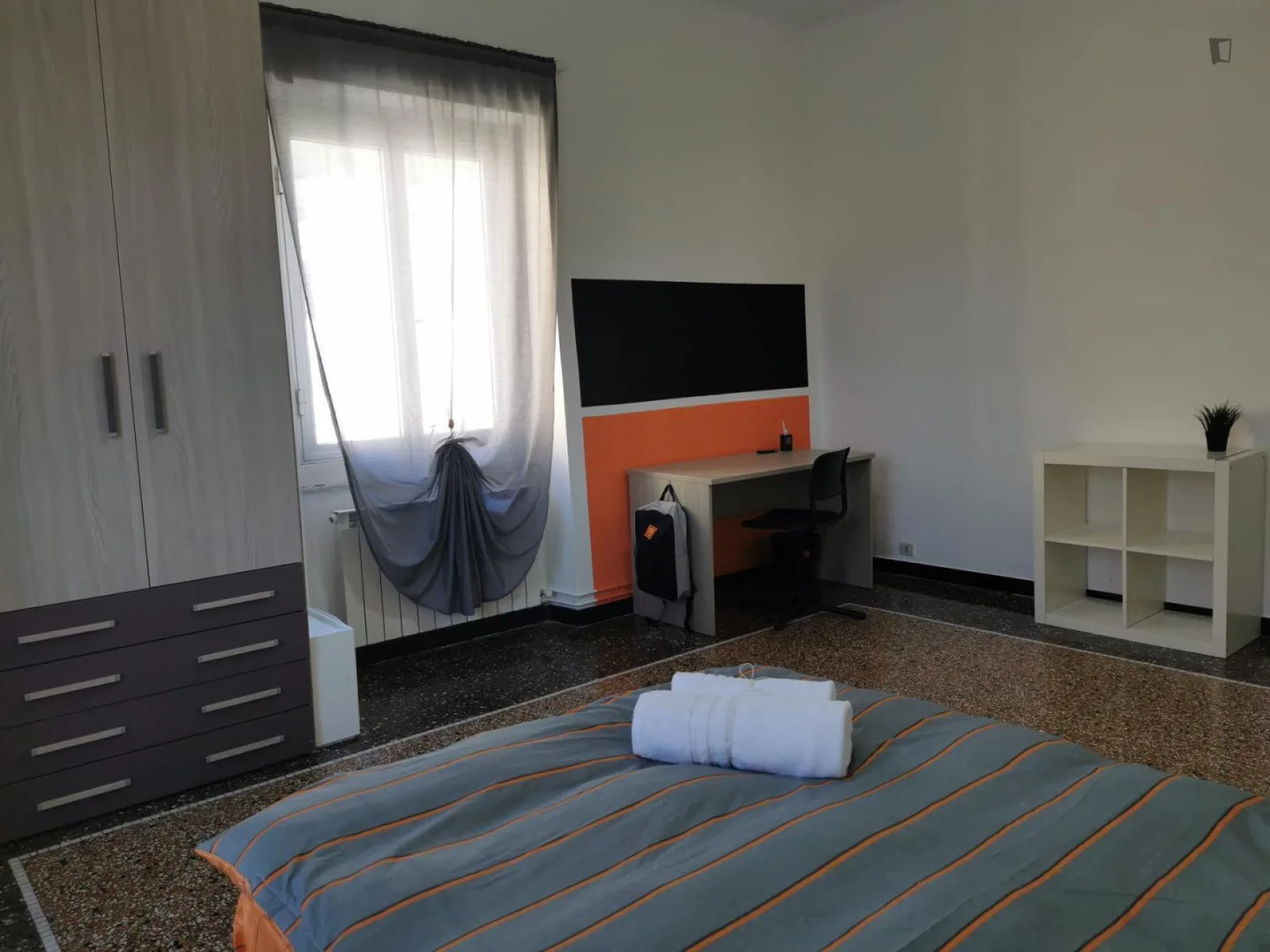 Budget-friendly student room close to campus in 
