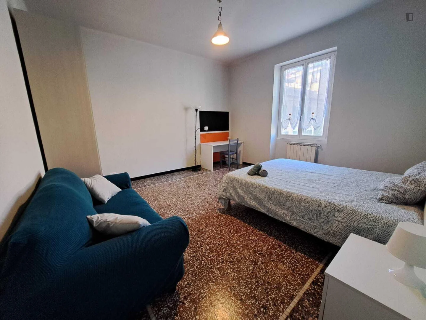 Room for rent in student apartment in , fully furnished