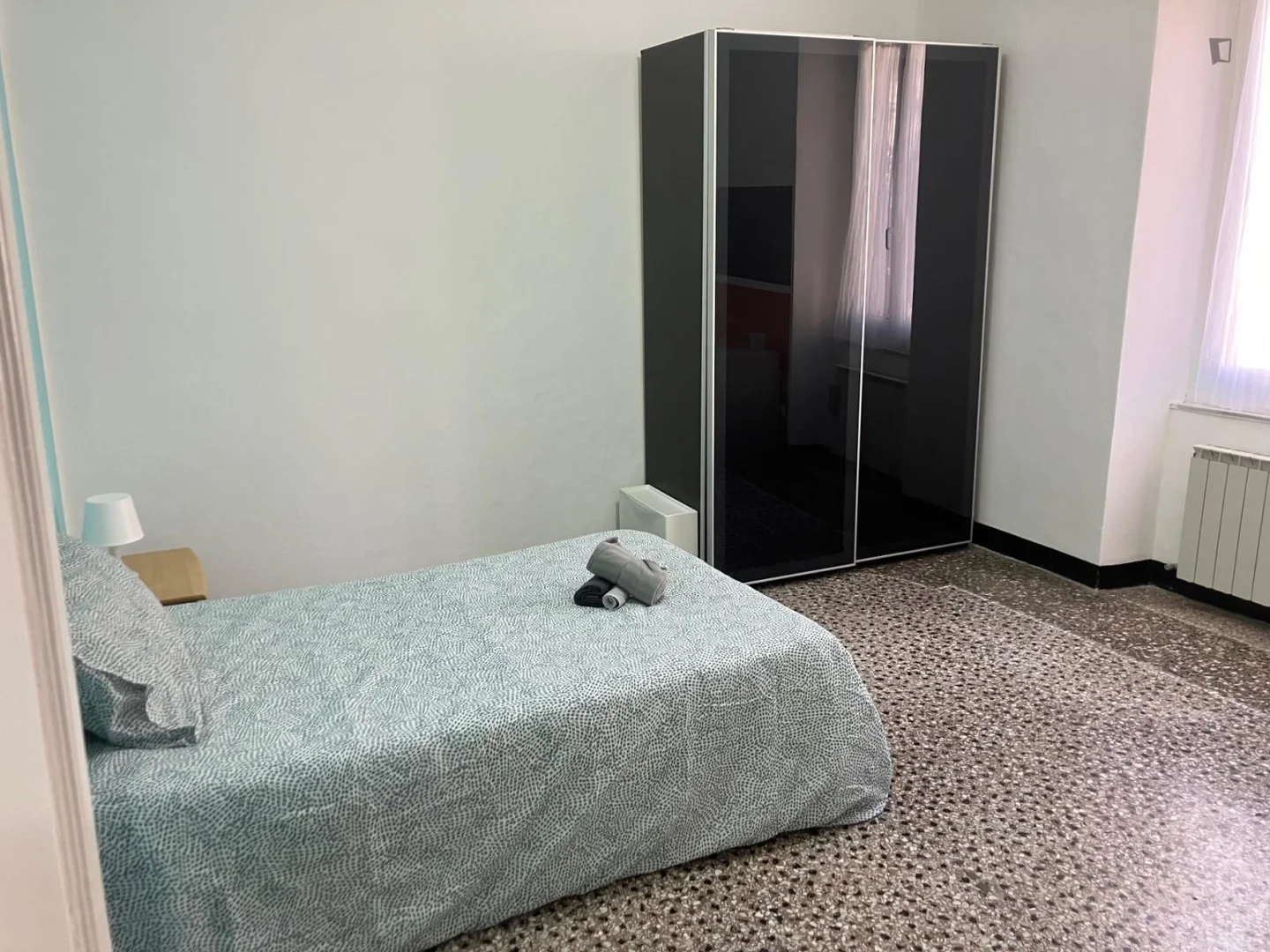 Bright and airy student room with easy university access in 