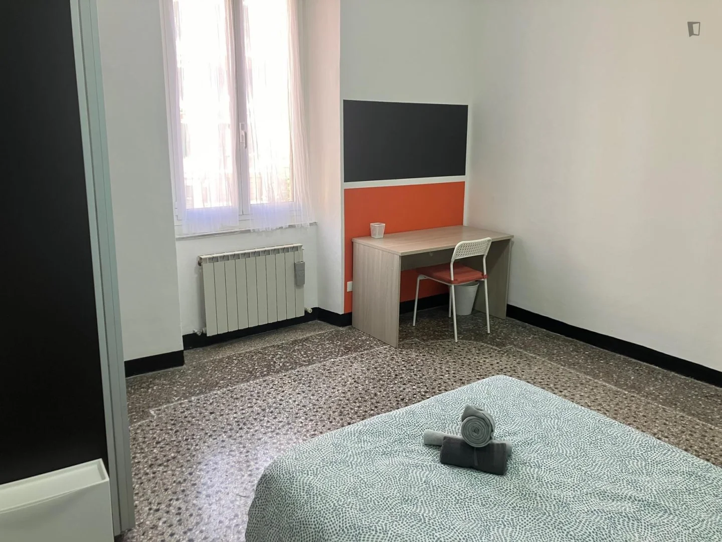 Affordable room for students with ample lighting in 