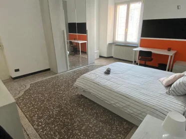 Chambre à louer dans un appartement en colocation à {area}