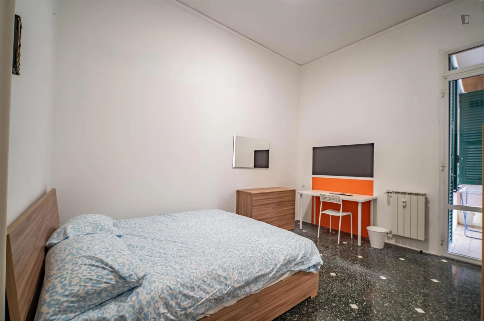Budget-friendly student room close to campus in 