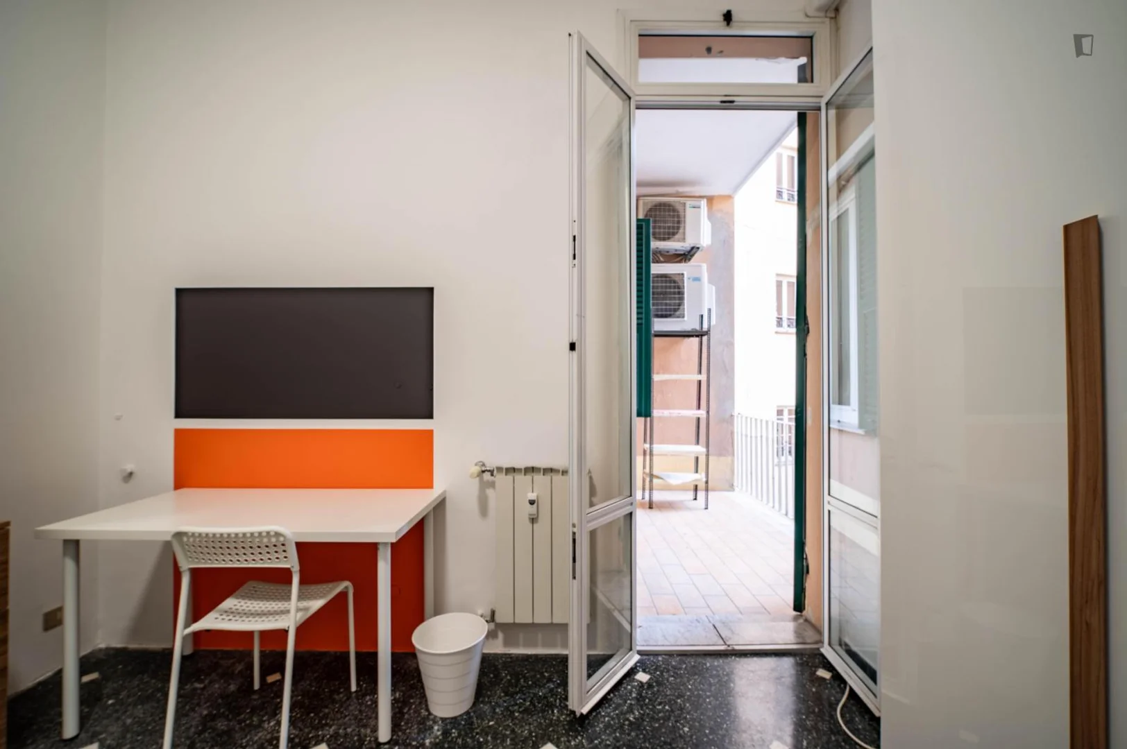 Cozy room for students available in 