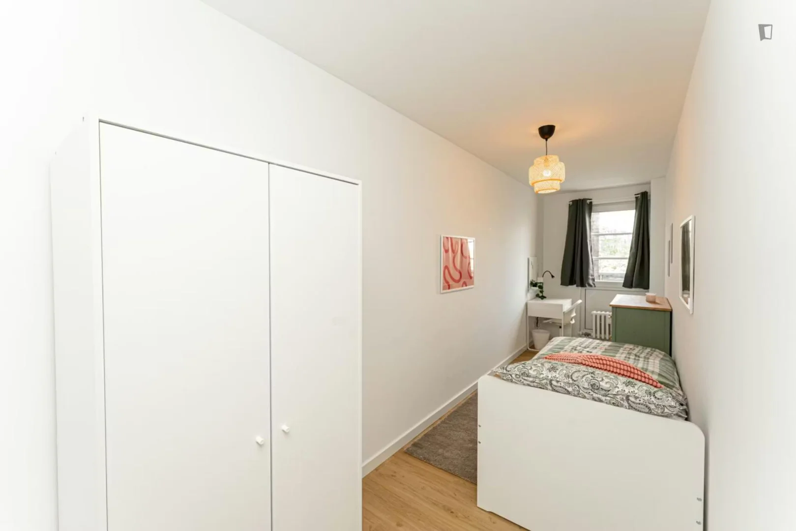 Budget-friendly student room close to campus in 