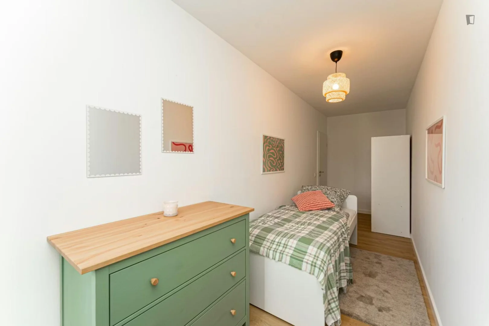 Room for rent in student apartment in , fully furnished