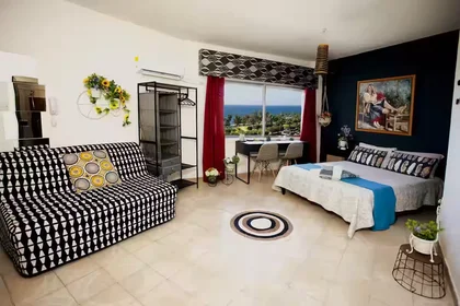 Appartamento intero in 28 October Avenue, immagine 1 di 9