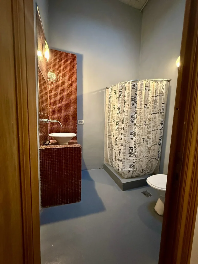Habitación acogedora para estudiantes disponible en 
