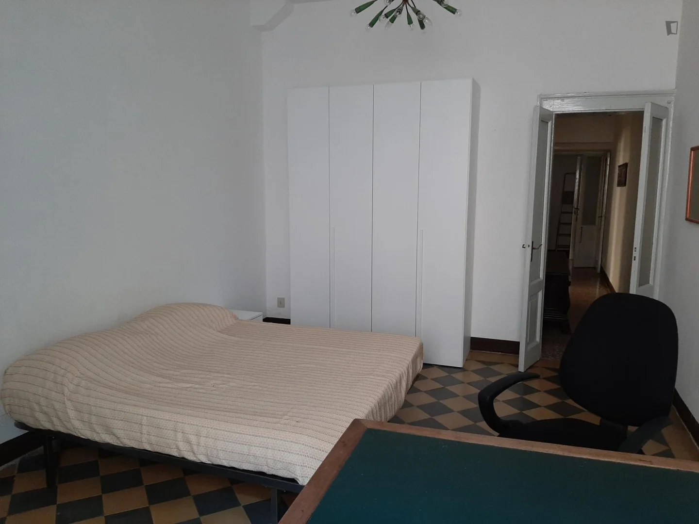 Bezahlbares Zimmer für Studenten mit ausreichender Beleuchtung in 