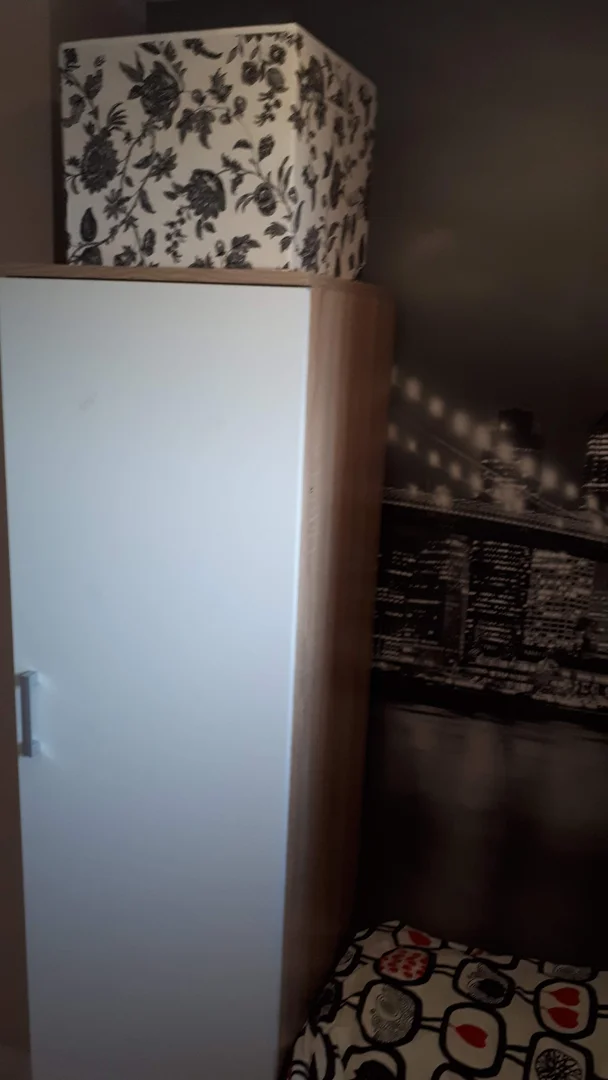 Zimmer in Studentenwohnung in  zu vermieten, voll möbliert