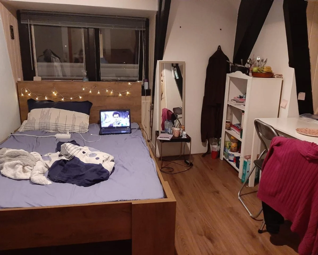 Chambre abordable pour les étudiants avec un bon éclairage dans 