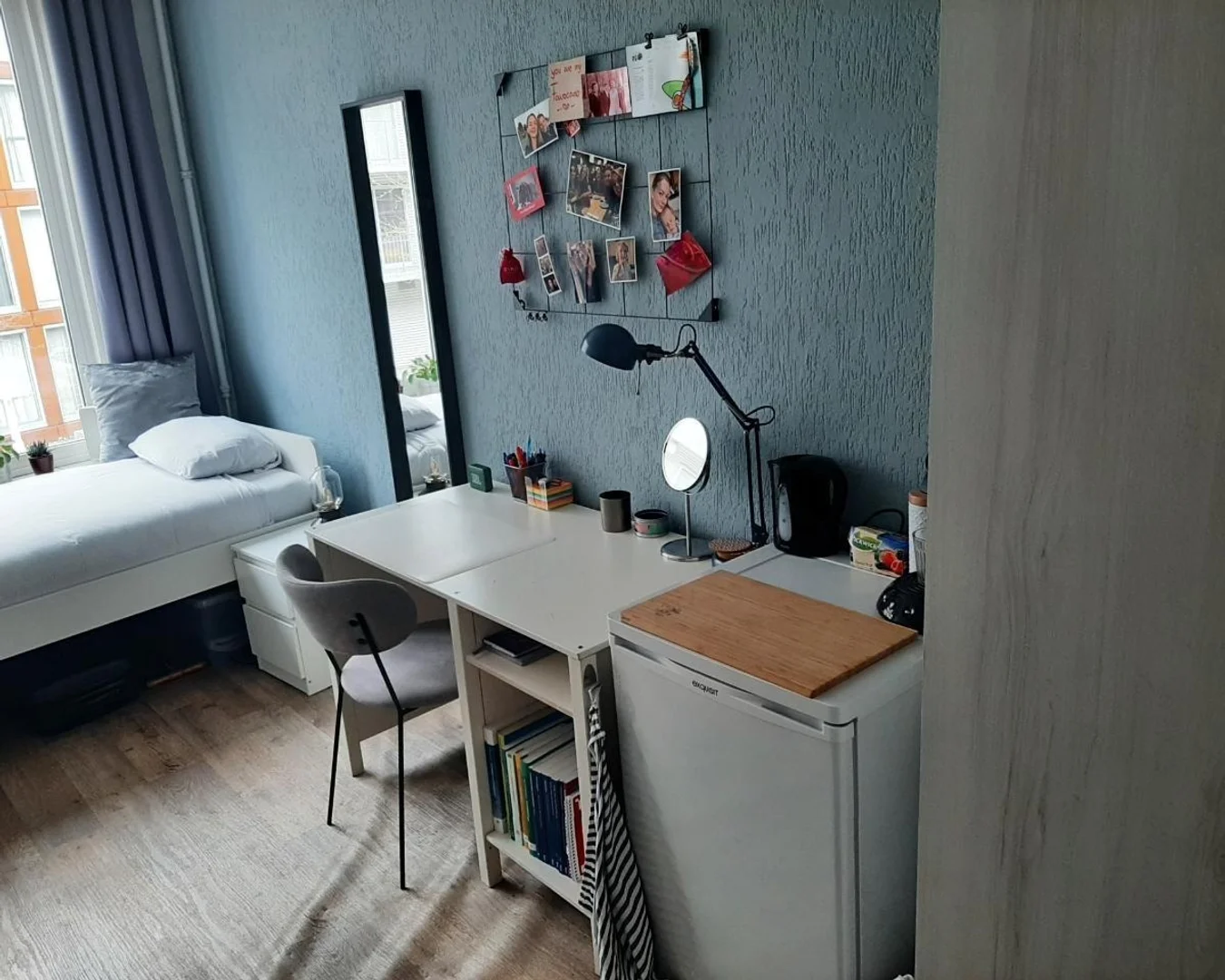 Bright and airy student room with easy university access in 