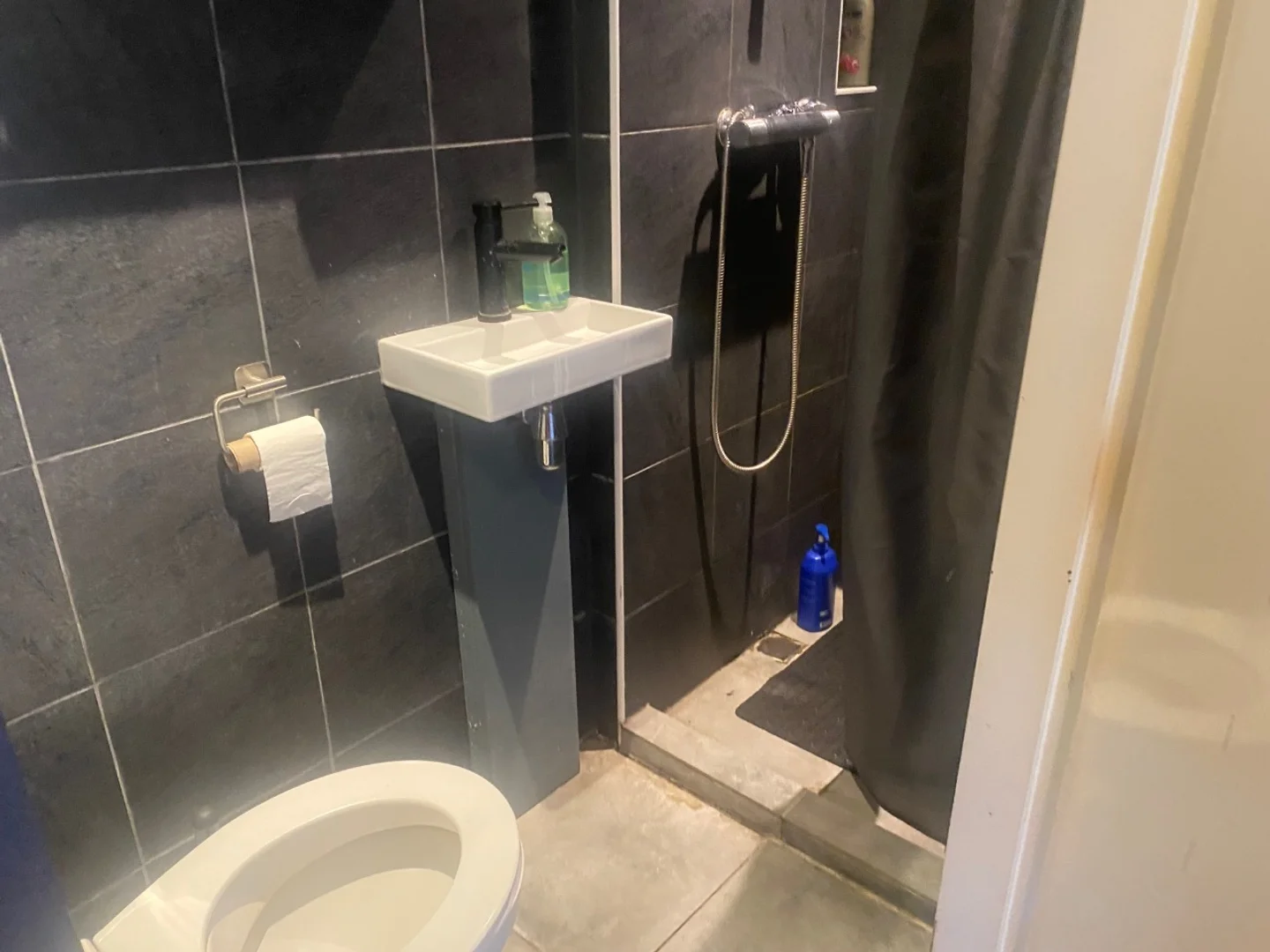 Student-friendly studio with excellent transport links in 