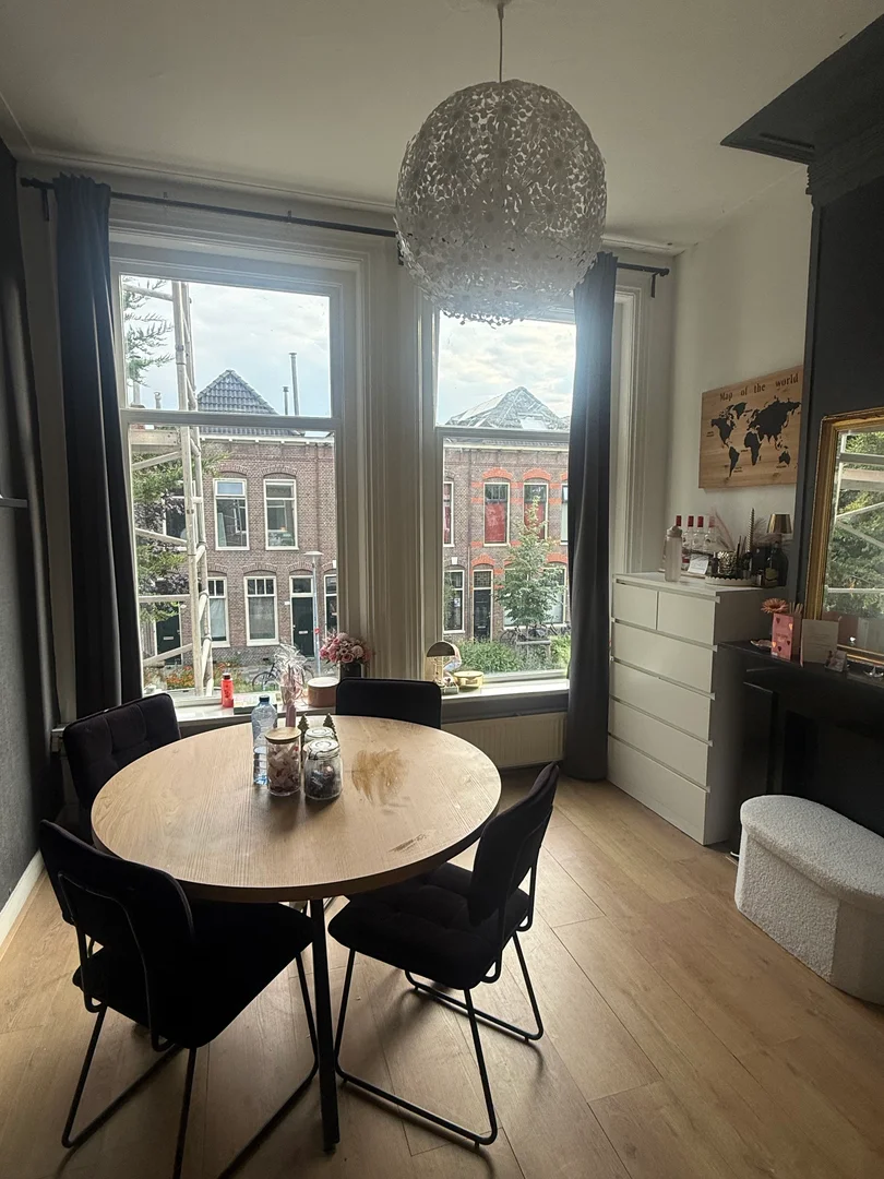 Chambre abordable pour les étudiants avec un bon éclairage dans 