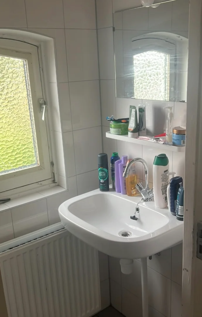 Quarto de estudante económico com localização conveniente em 