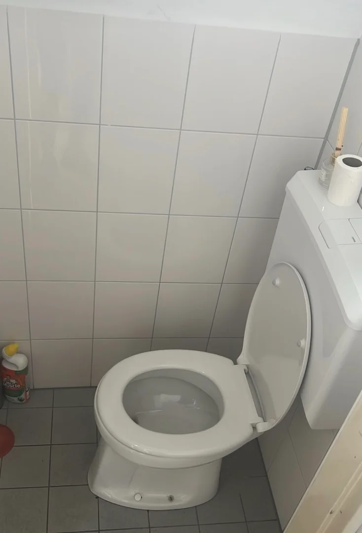 Quarto de estudante económico perto do campus em 
