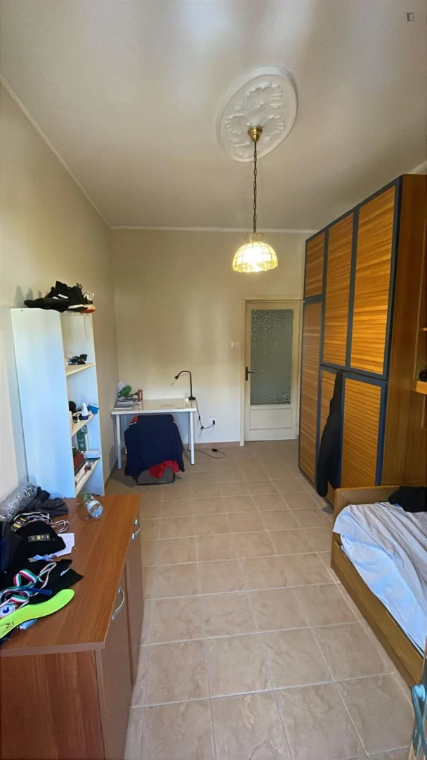 Habitación acogedora para estudiantes disponible en 