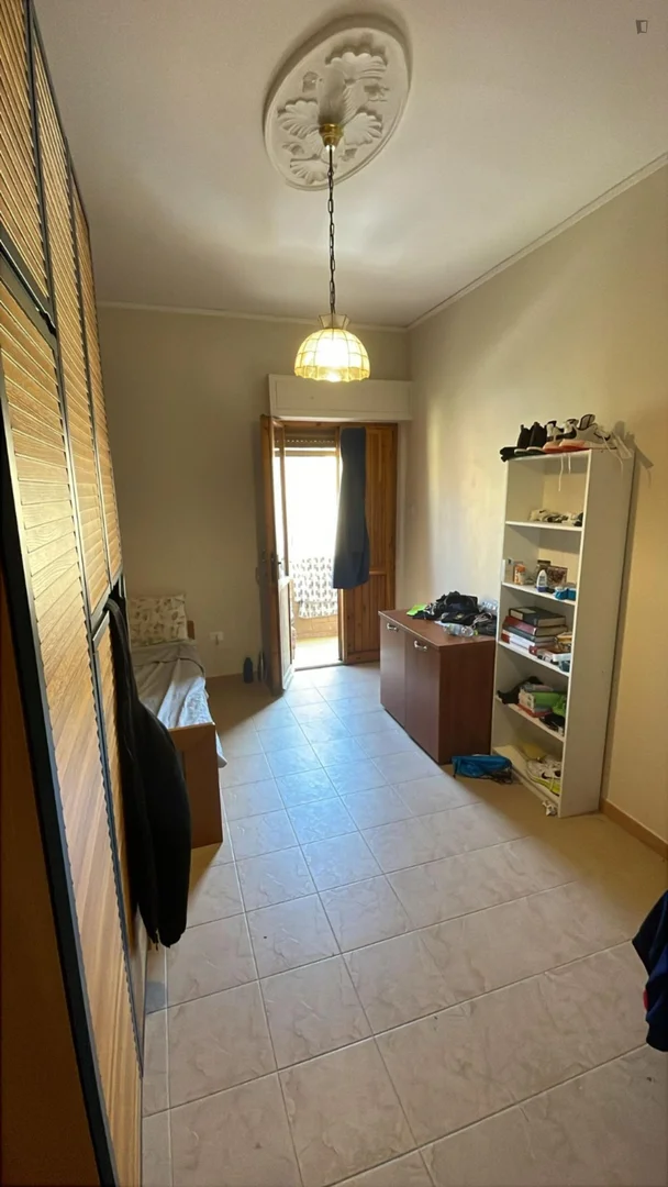 Habitación acogedora para estudiantes disponible en 