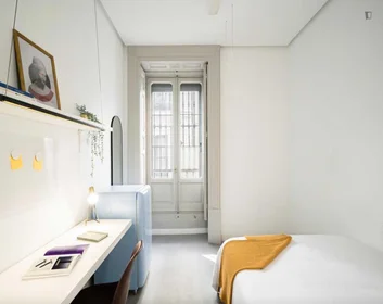 Habitación privada en residencia en Calle de San Lorenzo, imagen 7 de 28