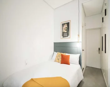 Habitación privada en residencia en Calle de San Lorenzo, imagen 9 de 28
