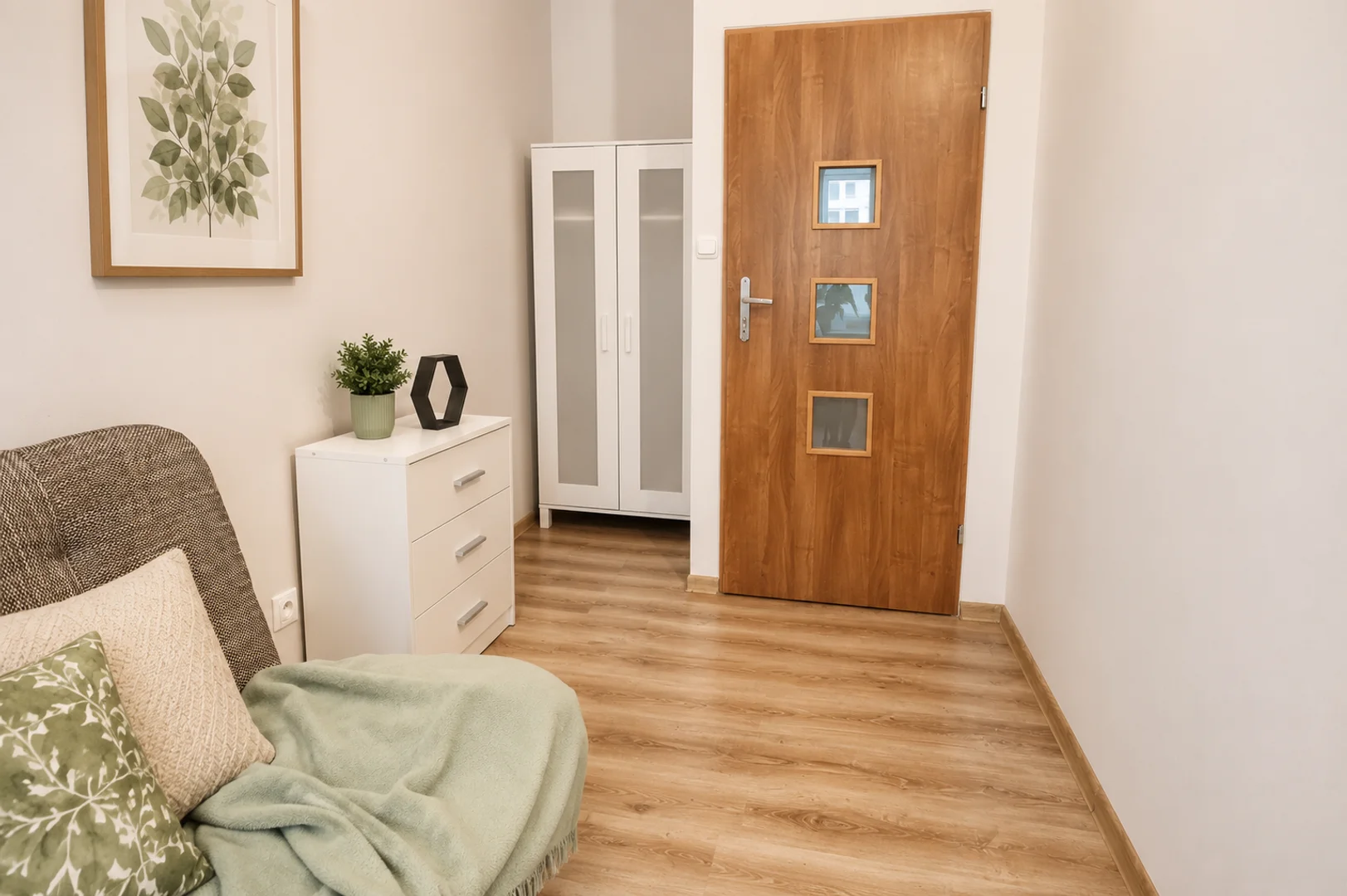 Chambre d'étudiant à  avec espace d'étude et installations communes