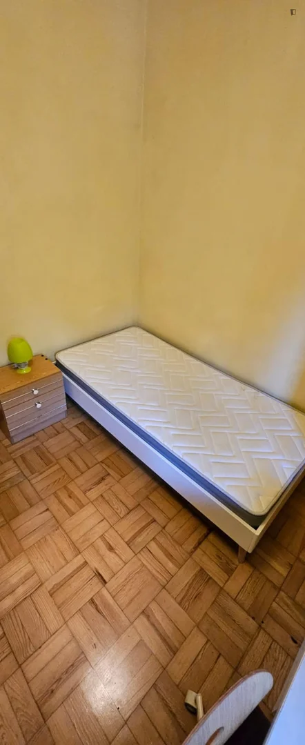 Öğrenciler için rahat oda  bölgesinde mevcut