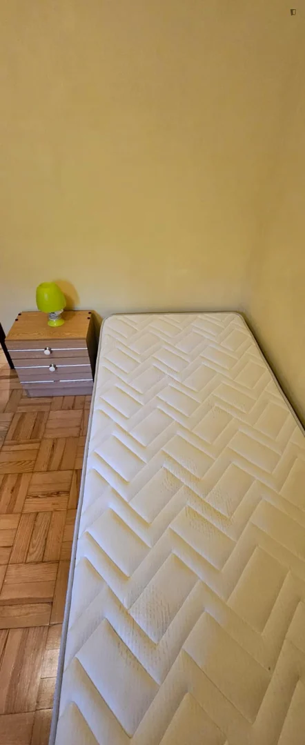 'de öğrenci dairesinde, tamamen mobilyalı kiralık oda