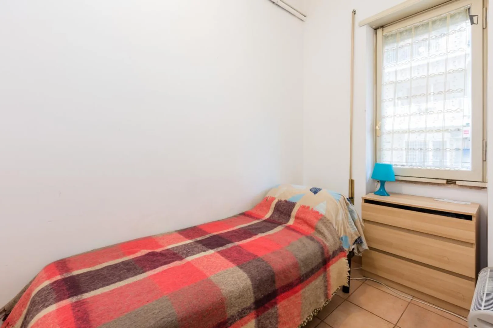 Habitación asequible para estudiantes con buena iluminación en 