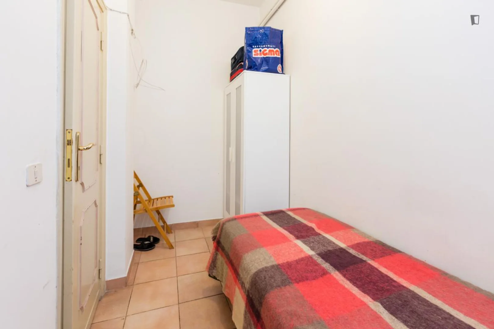 Habitación estudiantil económica con ubicación conveniente en 