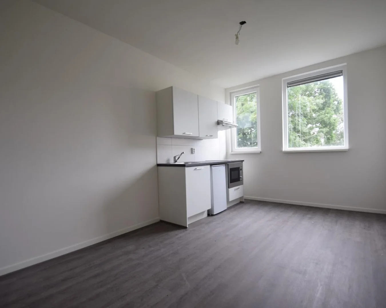 Chambre d'étudiant à  avec espace d'étude et installations communes