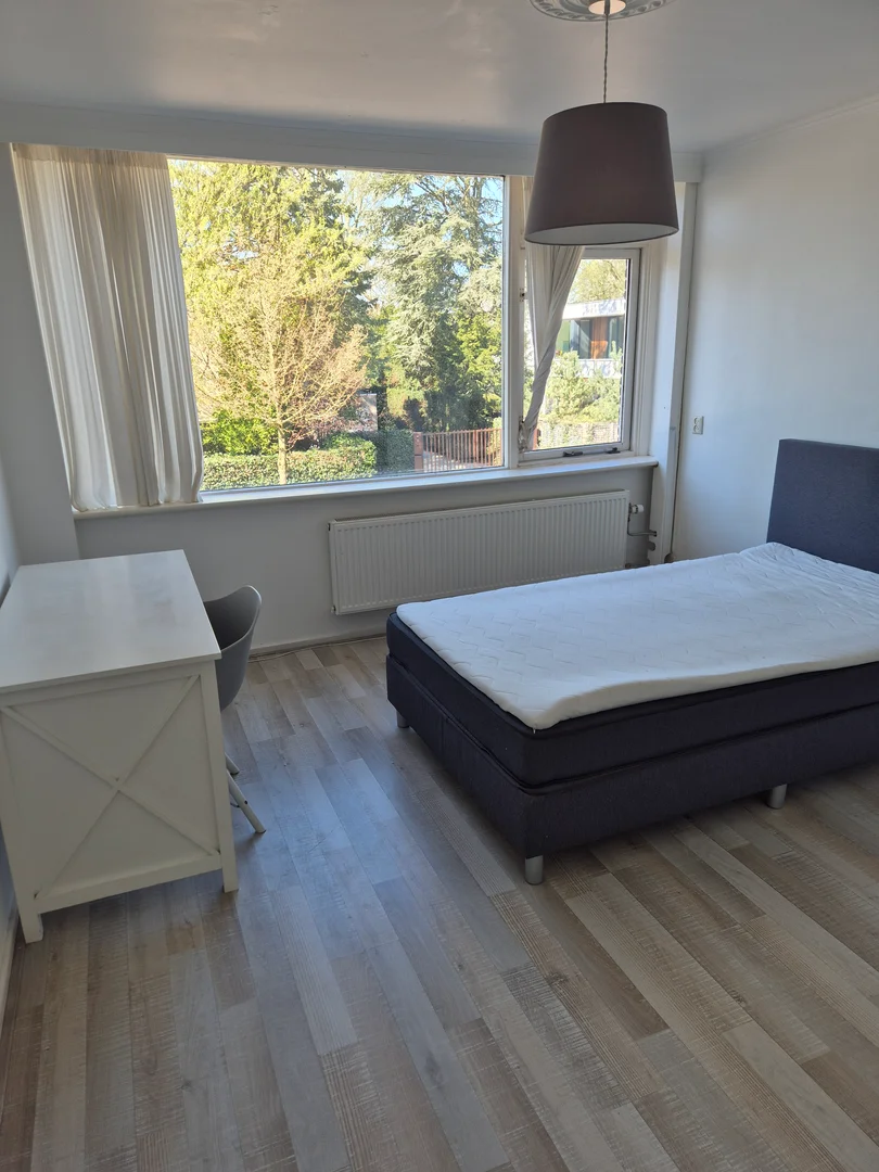 Habitación para estudiantes en  con área de estudio y facilidades compartidas