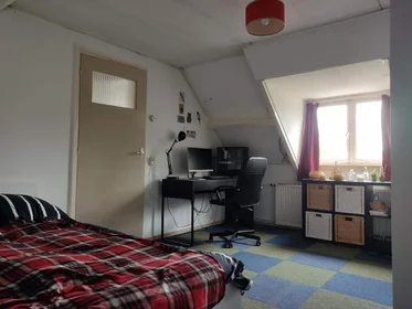 Quarto privado em Louise de Colignystraat, imagem 1 de 6