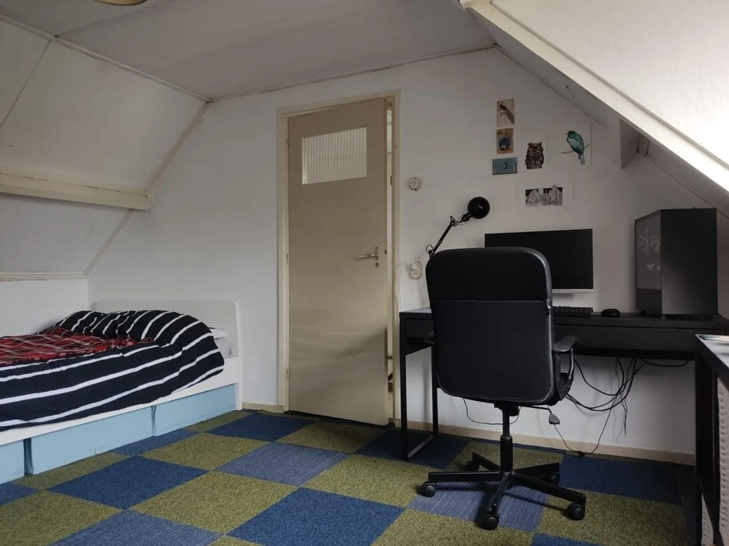 Quarto para alugar em apartamento de estudantes em , totalmente mobilado
