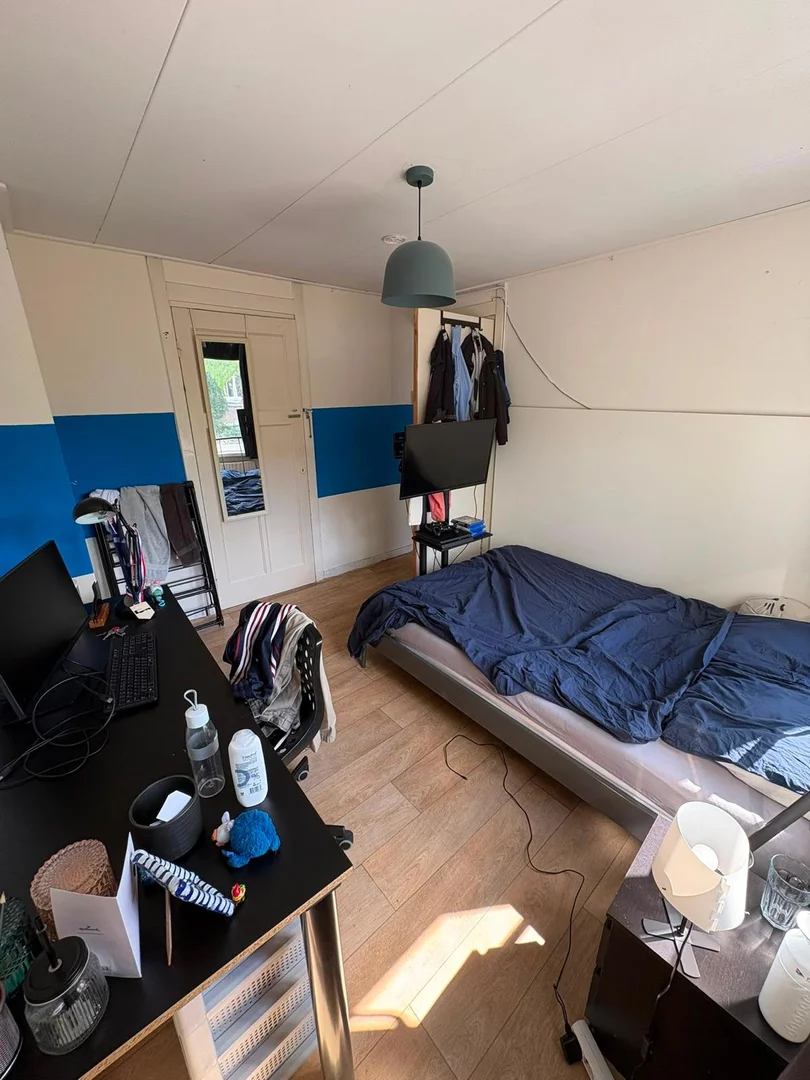 Habitación acogedora para estudiantes disponible en 