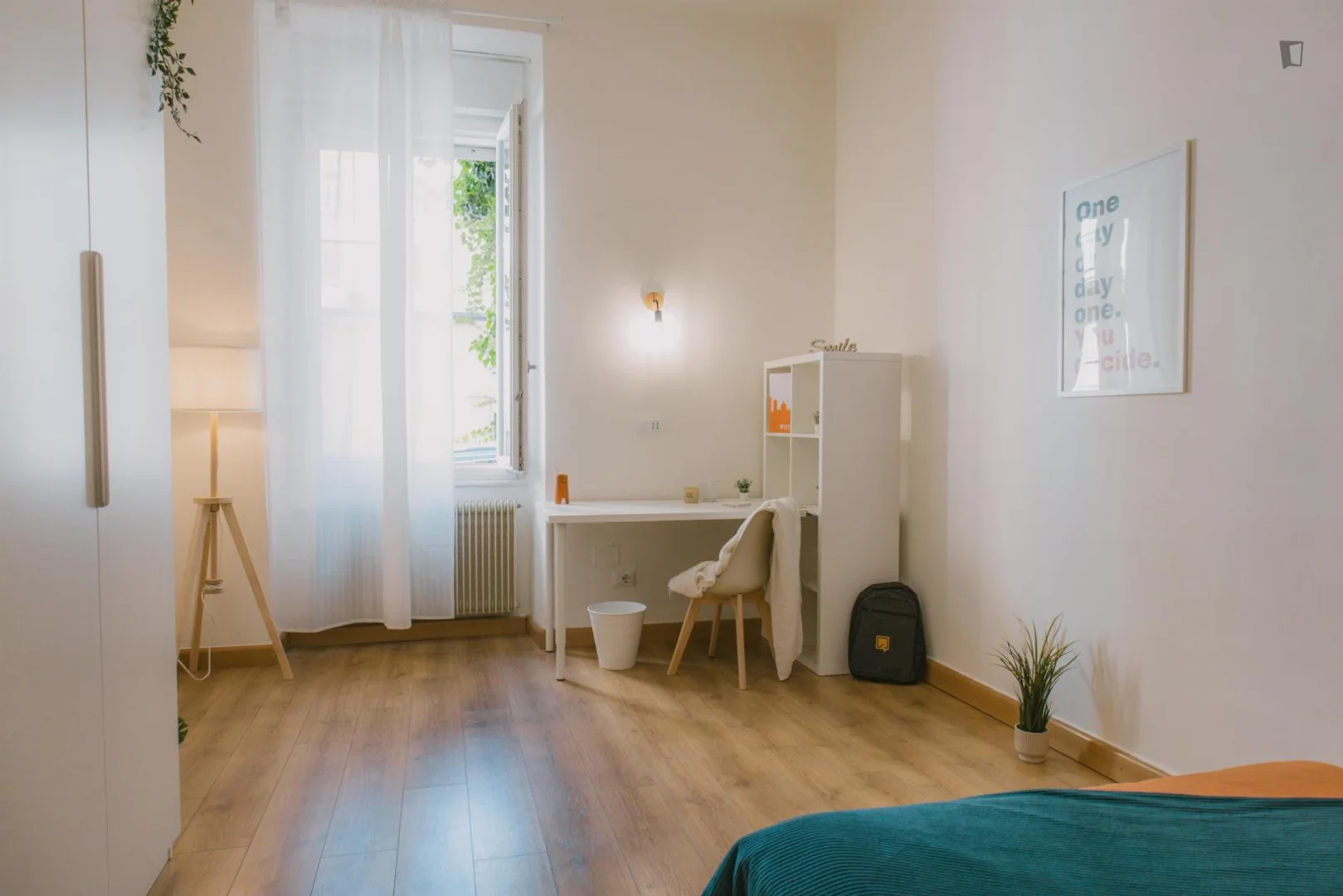 Bright and airy student room with easy university access in 