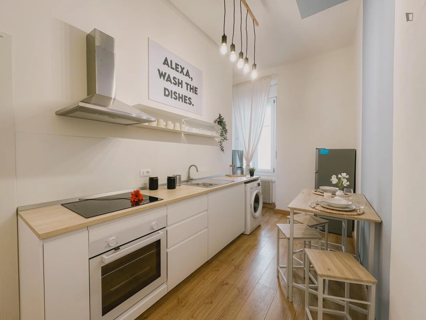 Bright and airy student room with easy university access in 