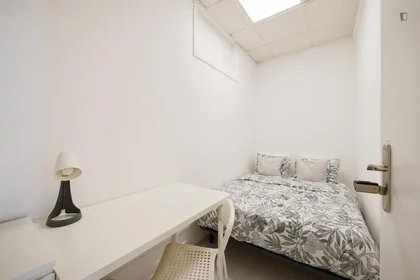 Quarto privado em Avenida Elias Garcia, imagem 1 de 10