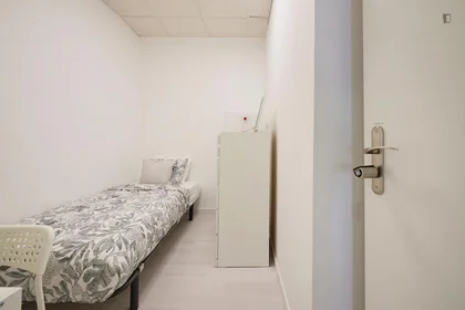 Chambre privée à Avenida Elias Garcia, image 1 de 10