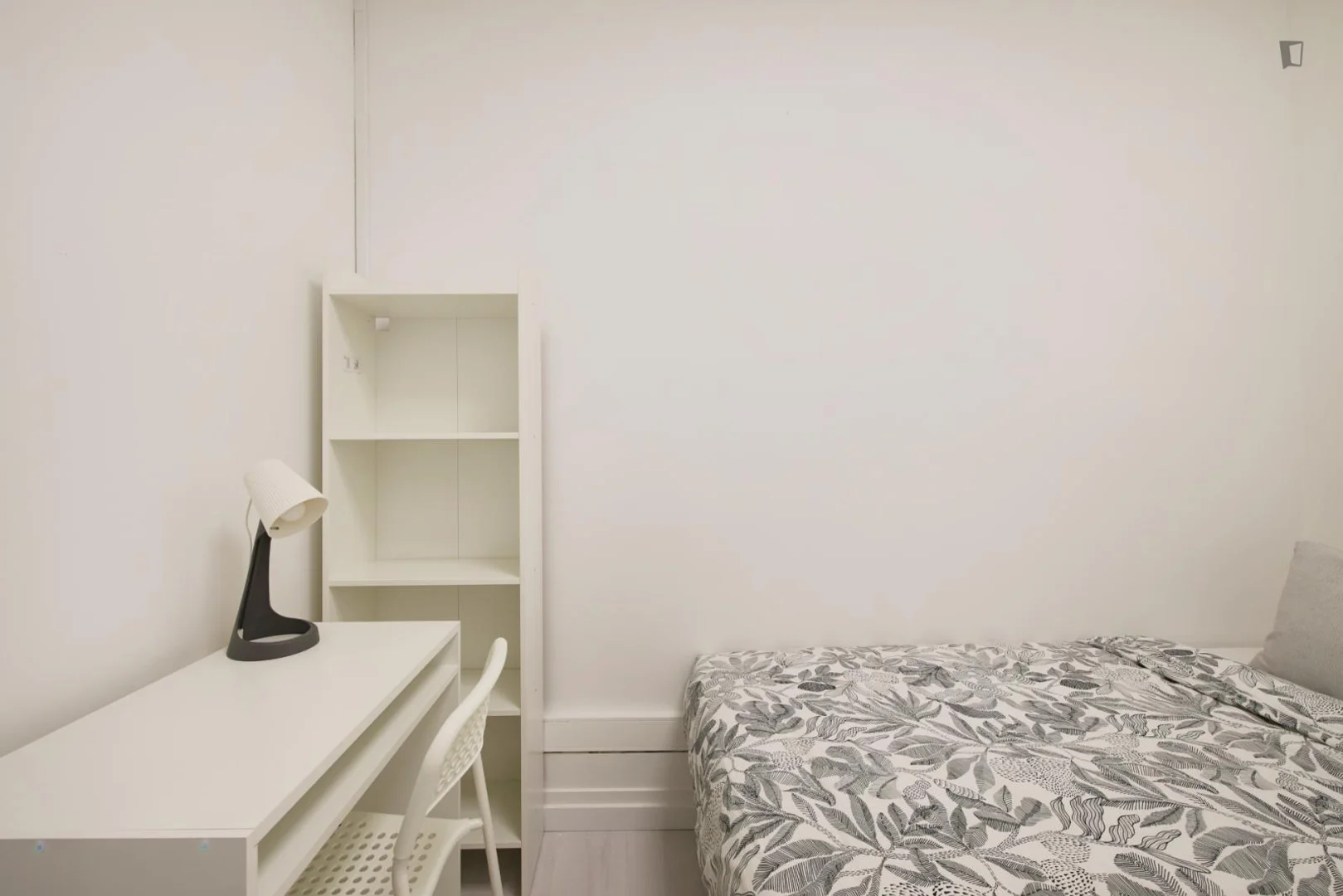 Chambre d'étudiant lumineuse et aérée avec accès facile à l'université dans 
