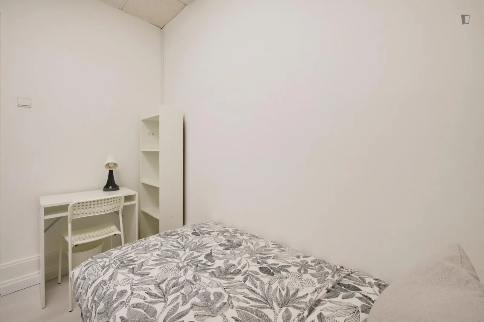 Chambre confortable pour étudiants disponible dans 